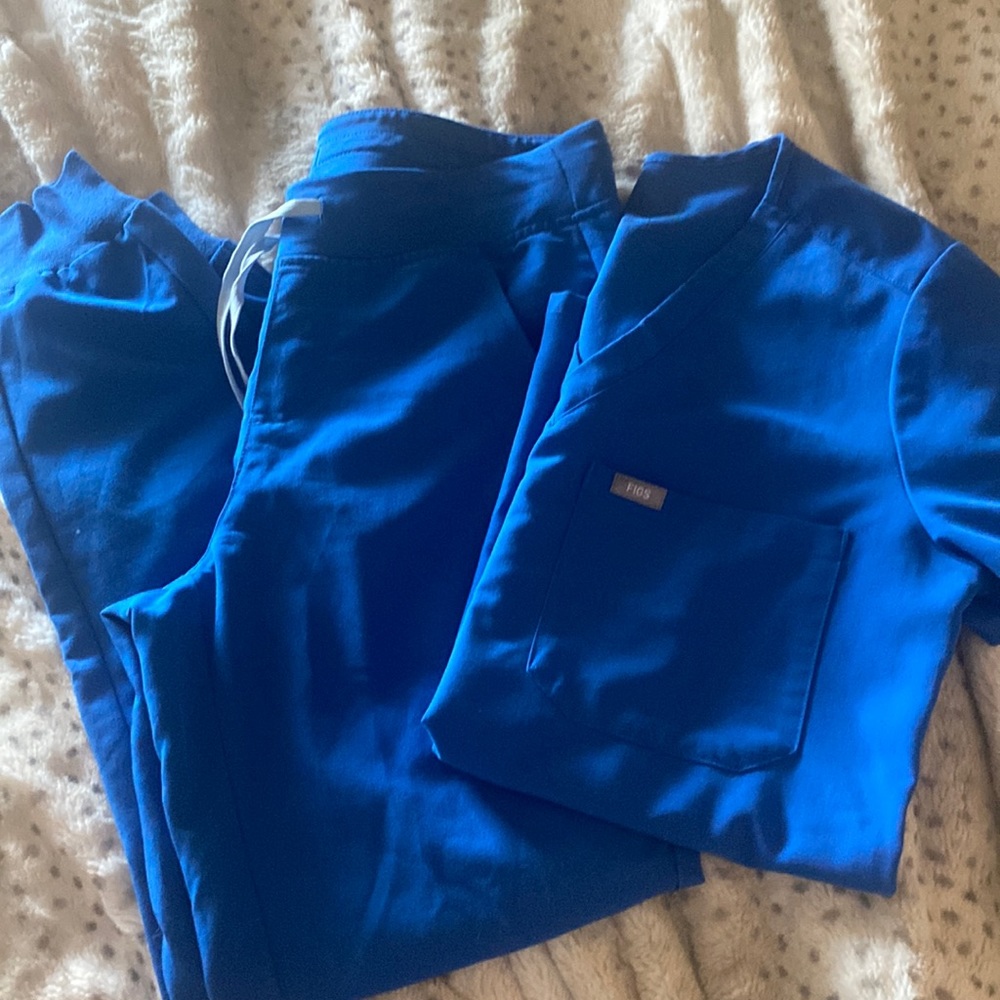 Womens Figs scrub set size small